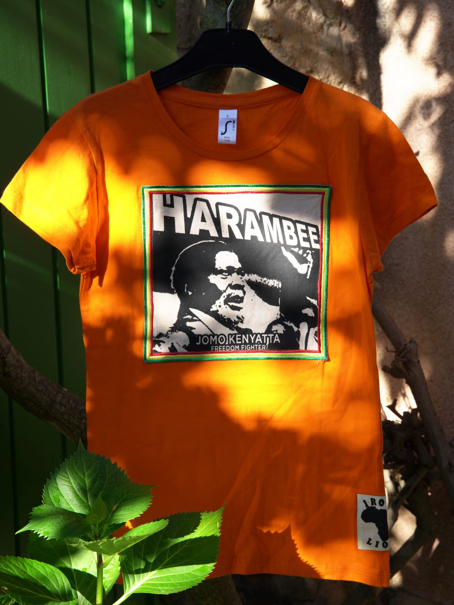 T.Shirt femme Jomo Kenyatta Harambee orange