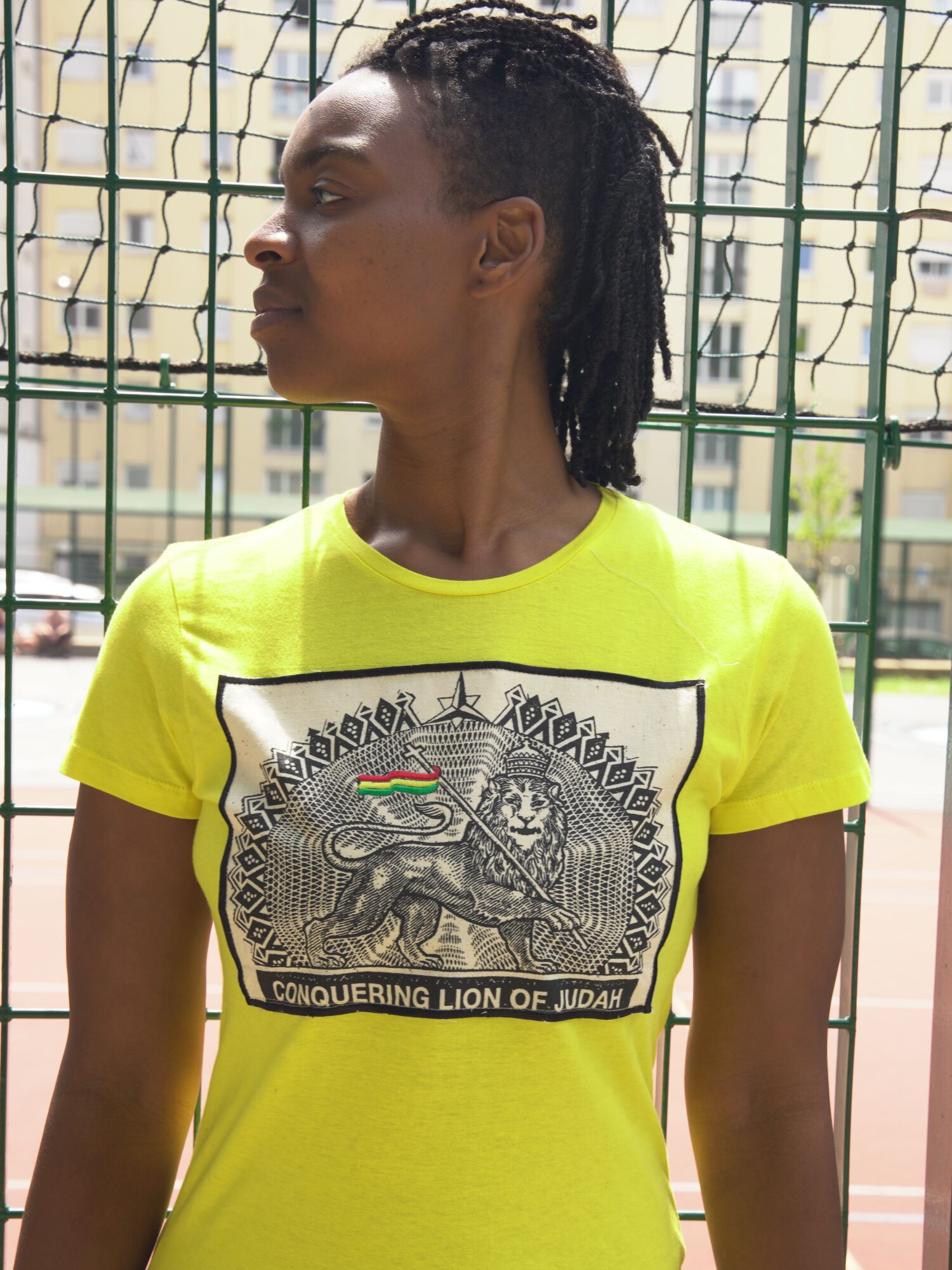 T.Shirt Conquering Lion of Judah jaune